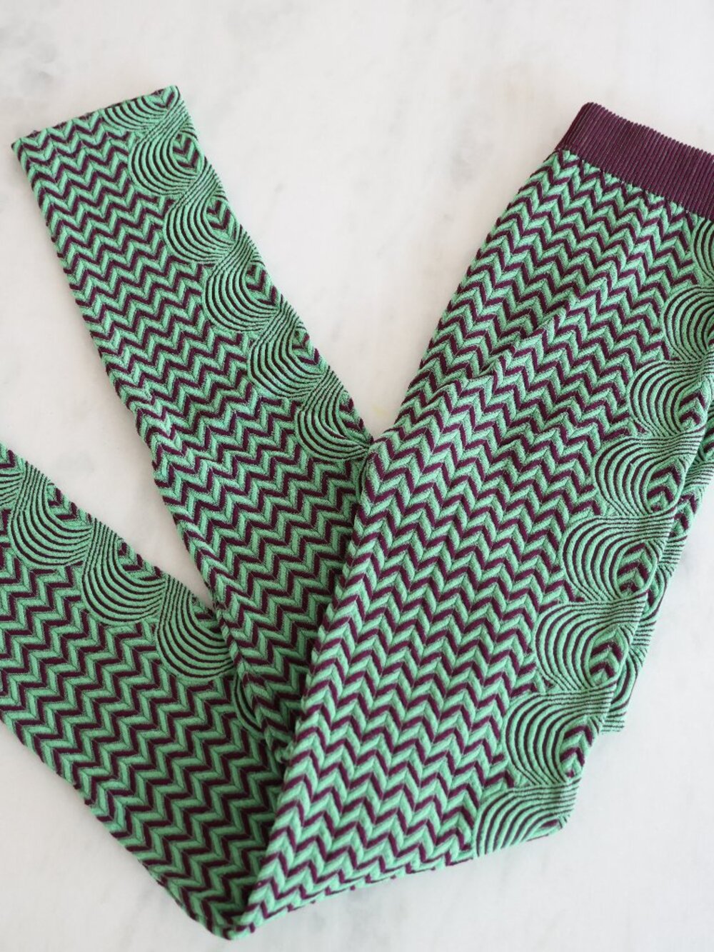 Zara Active Seamless Leggings Women M/L Green Burgundy FUNKY Pattern Zig Zag